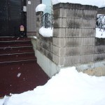 山形市住宅前階段融雪状況